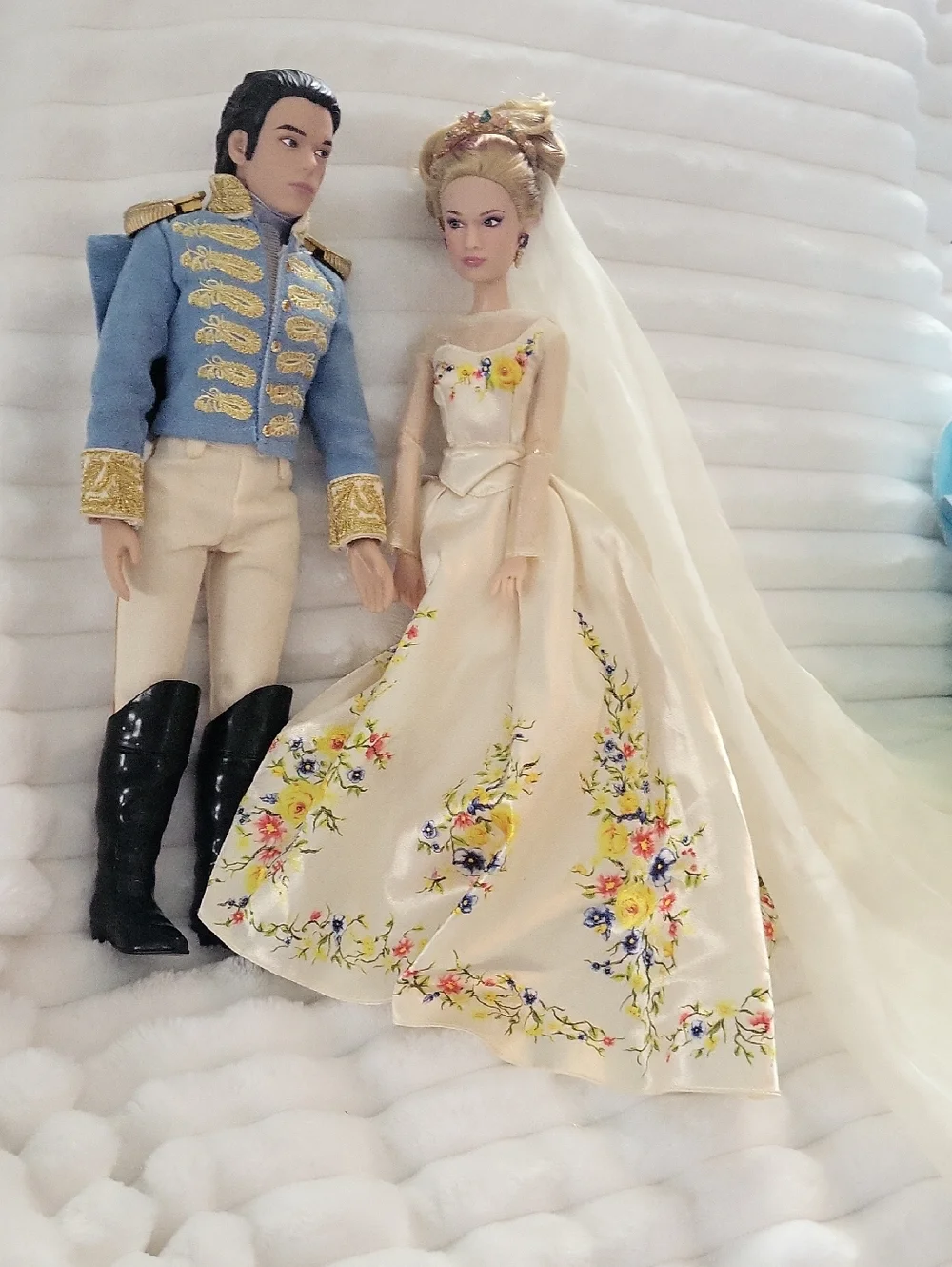 Disney Store Live Cinderella & Prince wedding day Rare - Picture 2 of 7